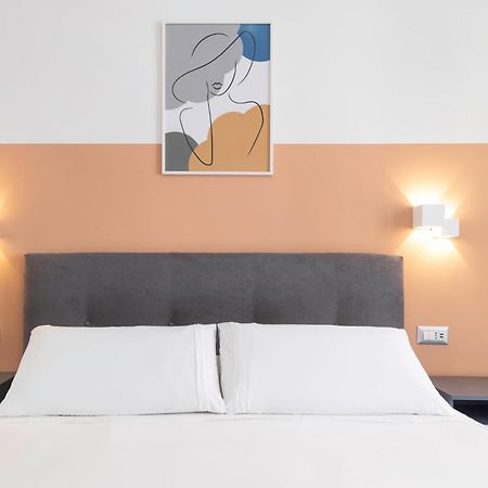 Quarzo. Modern Rooms 卡利亚里 外观 照片